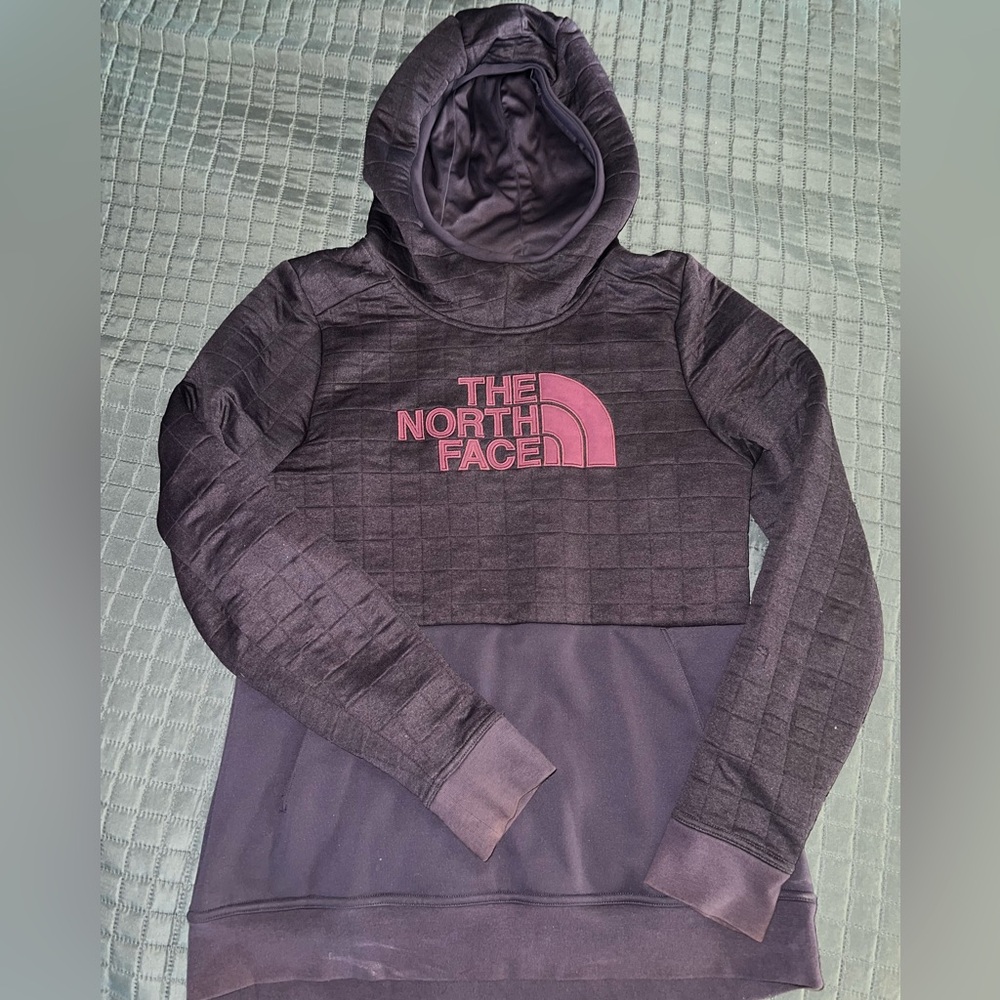 Women’s North Face quilted sweatshirt